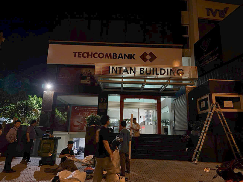 Thi công hệ thống biển hiệu Techcombank