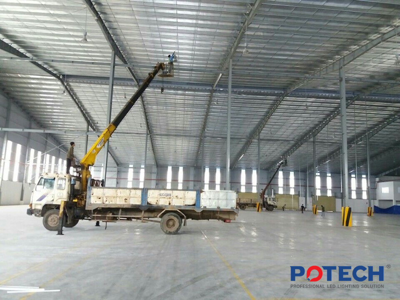 Lắp đặt đèn Lednahf xưởng