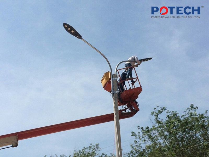 Lắp đặt đèn Led Potech