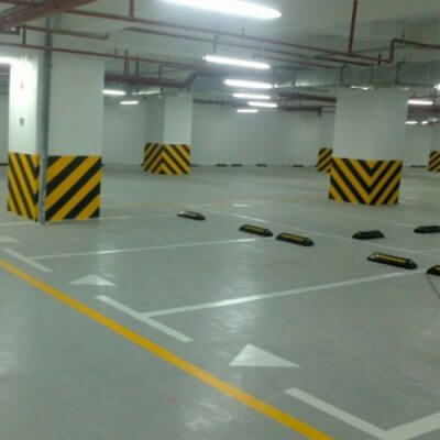 Thi công sơn kẻ vạch ở tầng hầm