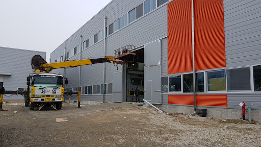 Thi công trần vách Panel nhà máy Sanaky