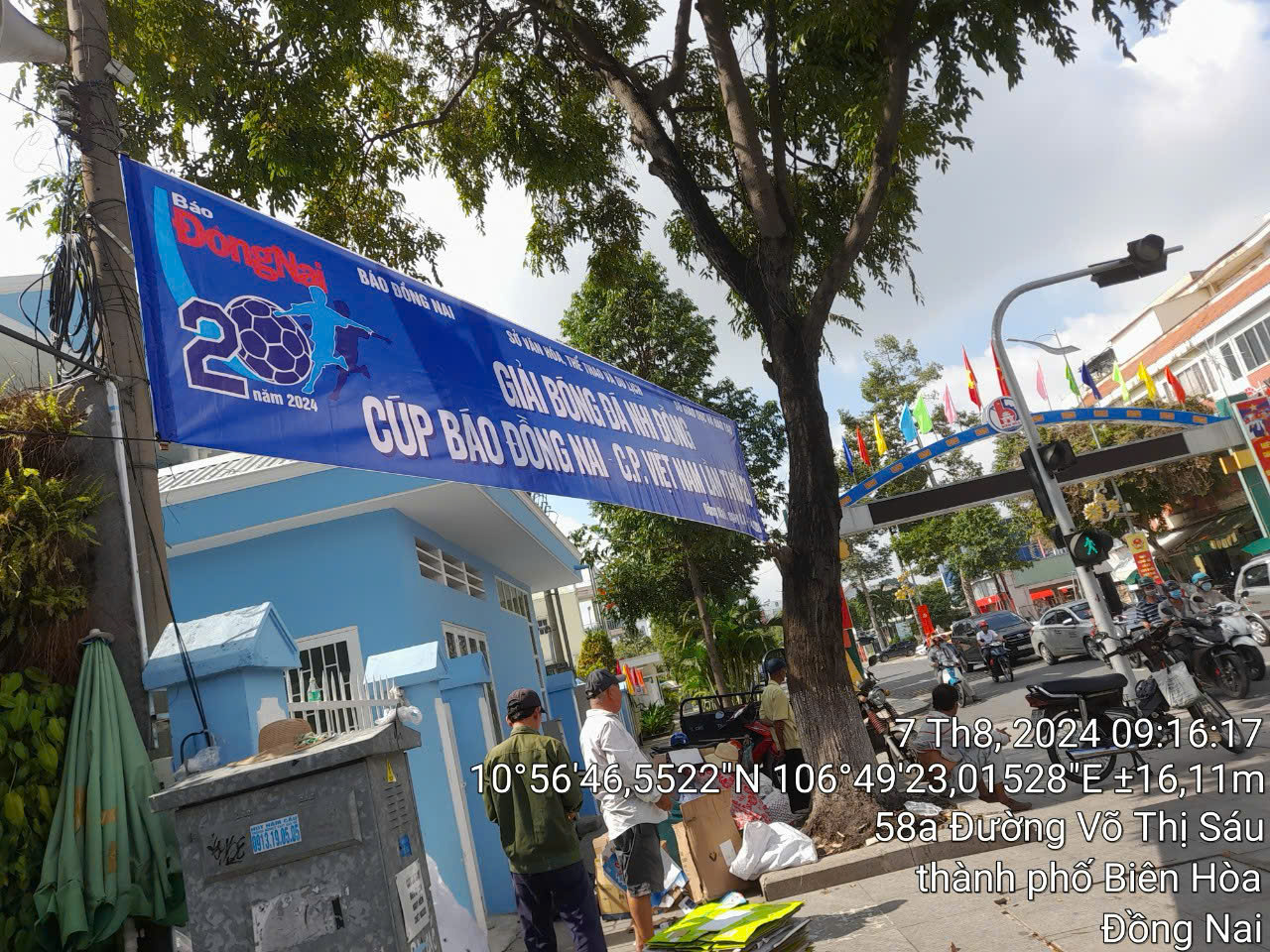 Thi công treo băng rôn quảng cáo