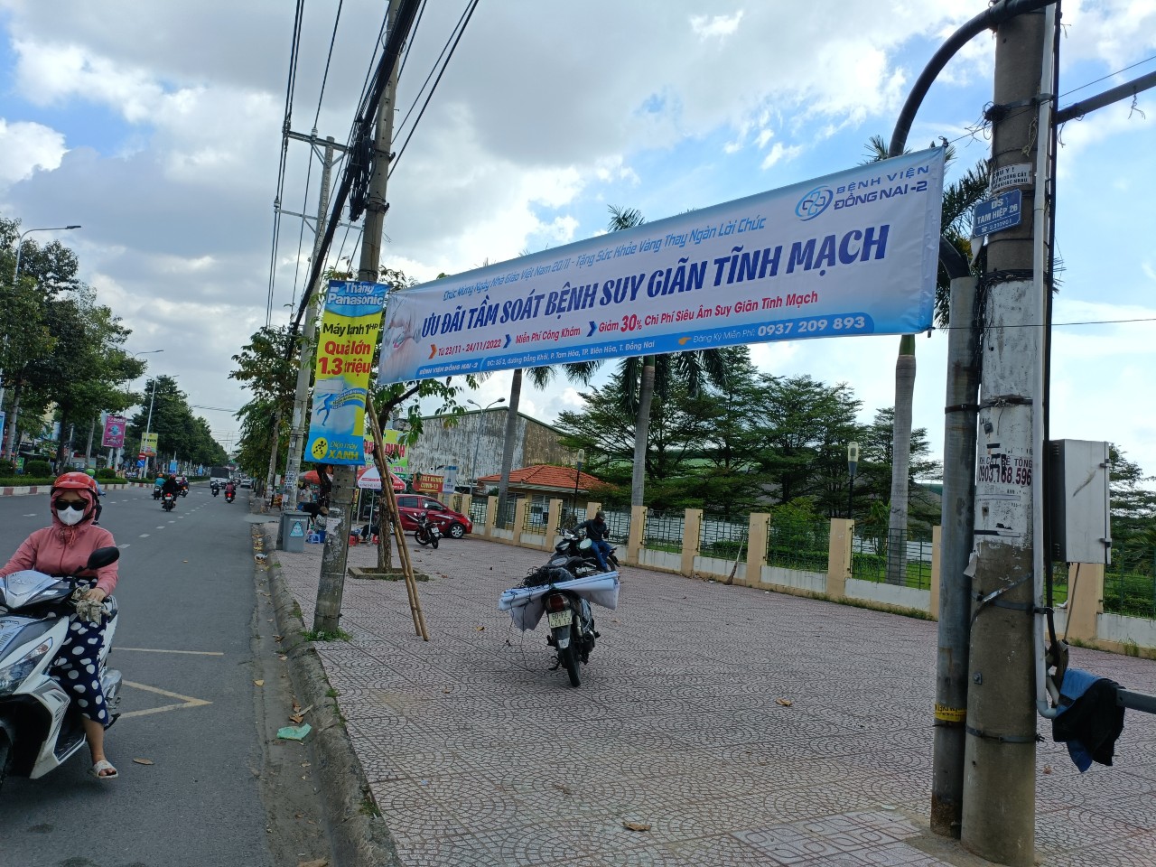 Thi công treo băng rôn quảng cáo