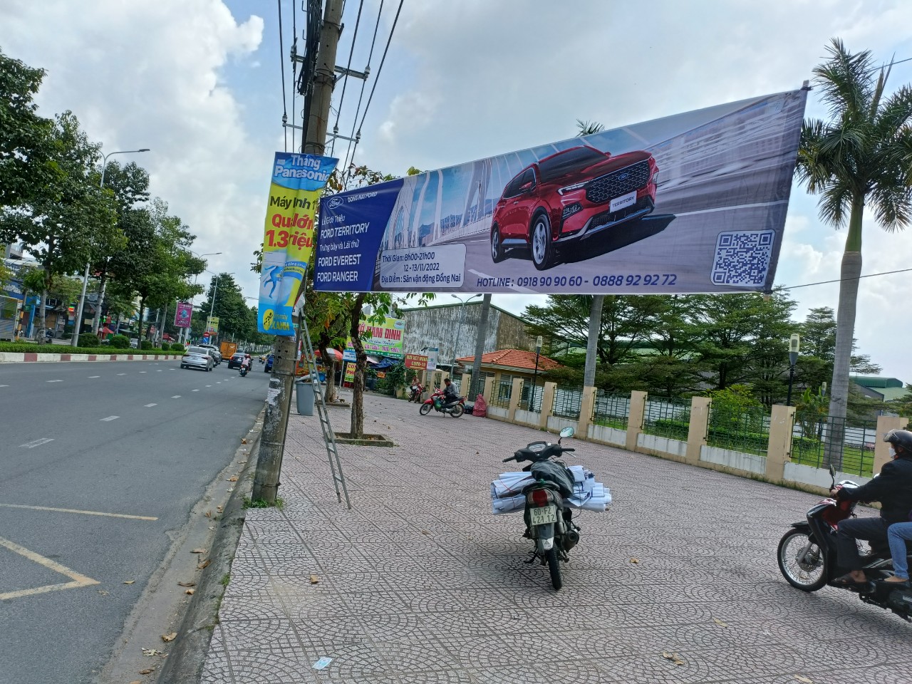 Thi công treo băng rôn quảng cáo