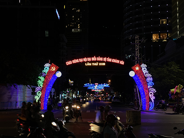 Thiết kế thi công quảng cáo
