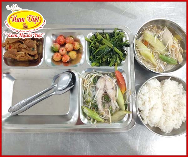 Thịt kho tiêu, canh chua cá Basa