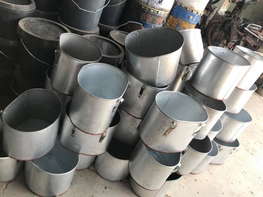 Thùng trút mủ