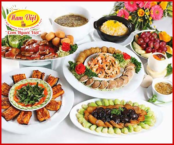Tiệc mẫu
