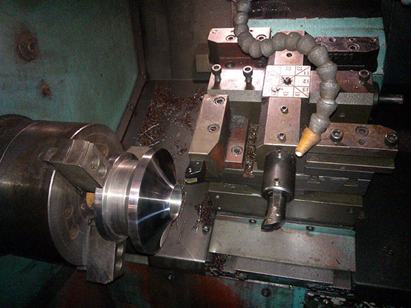 Tiện CNC khuôn thổi PE