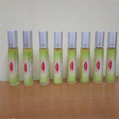 Tinh dầu trị thâm môi