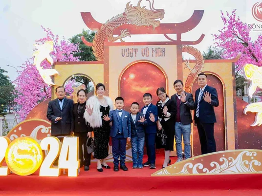 Tổ chức tiệc cuối năm