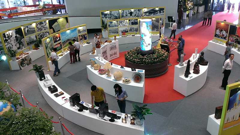 Tổ chức triển lãm