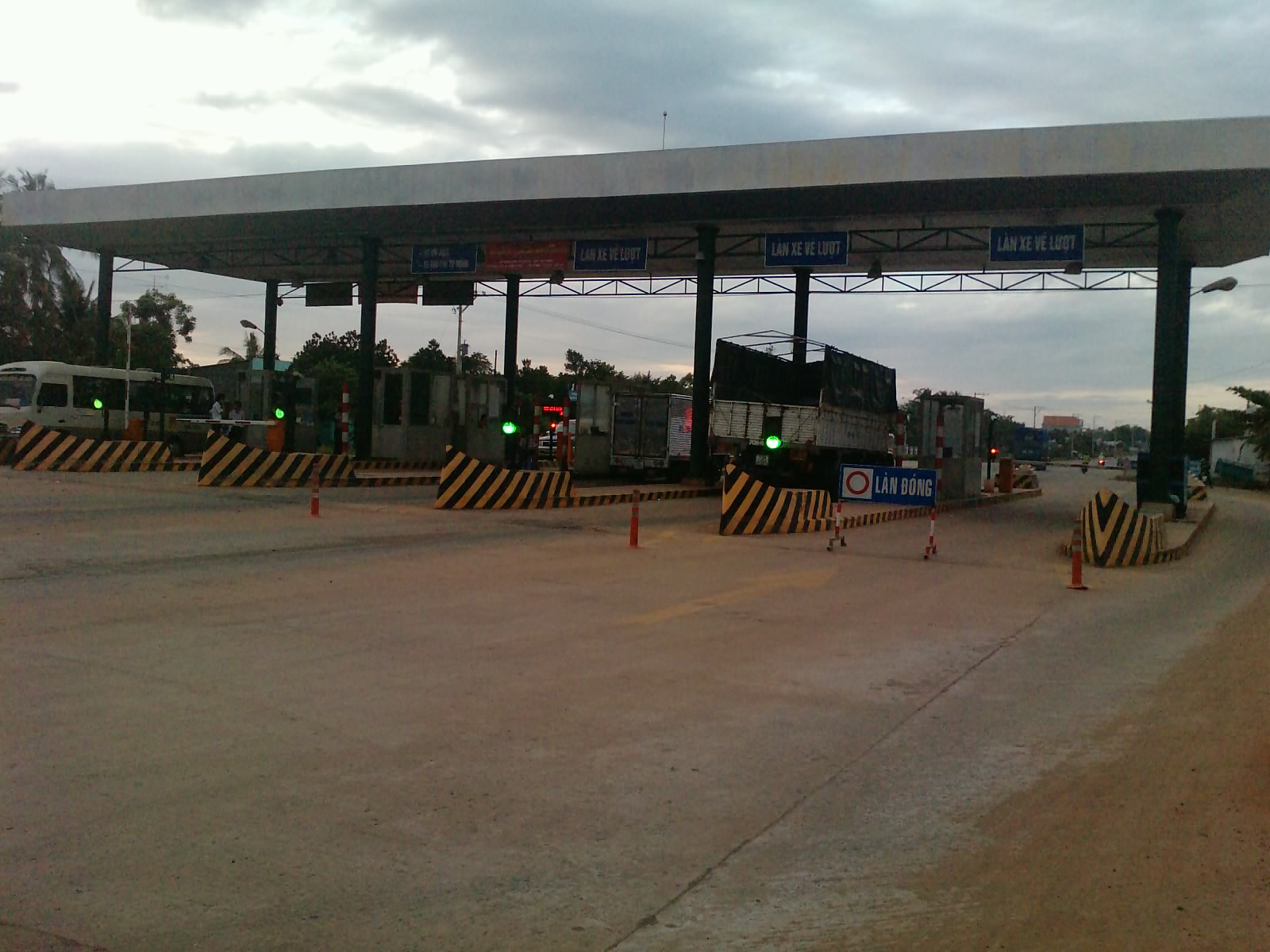 Trạm thu phí QL13