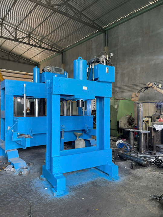 Trang thiết bị nhà xưởng