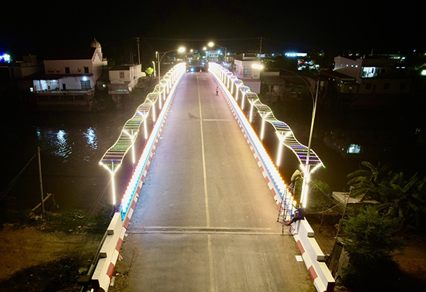 Trang trí đèn Led cầu đường