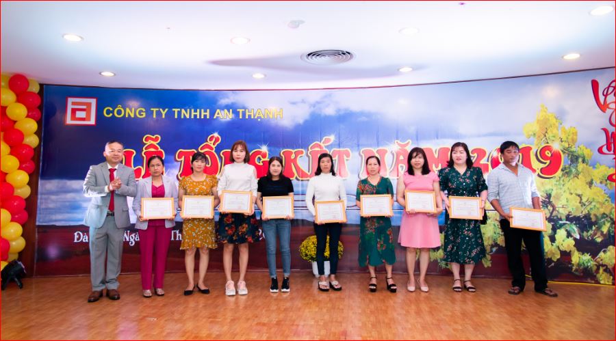 Trao bằng khentổng kết 2019