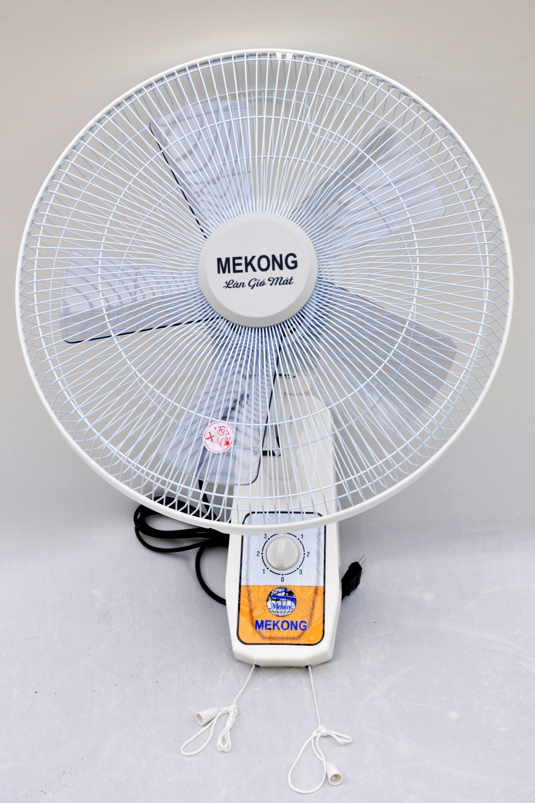 Quạt treo tường