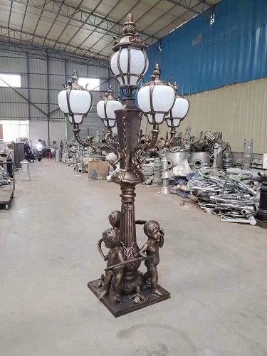 Trụ Đèn Săn Vườn Nghệ Thuật