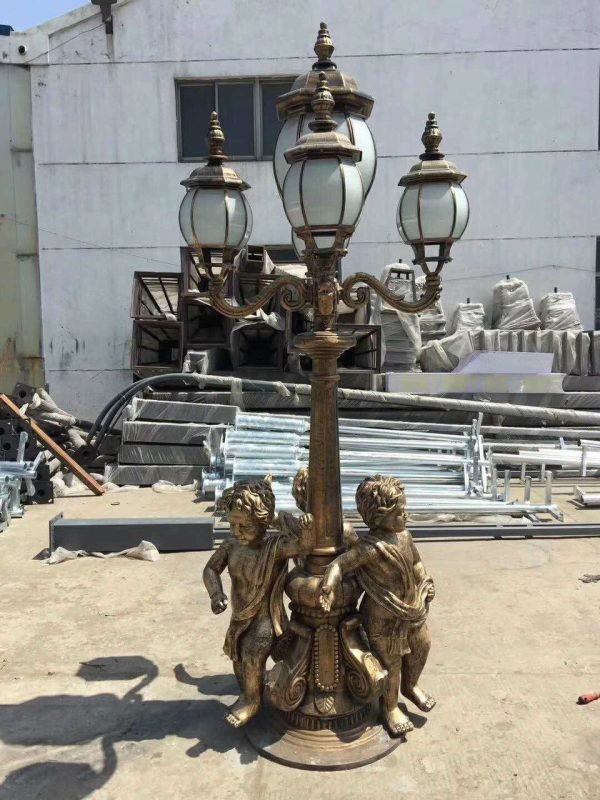 Trụ đèn sân vườn