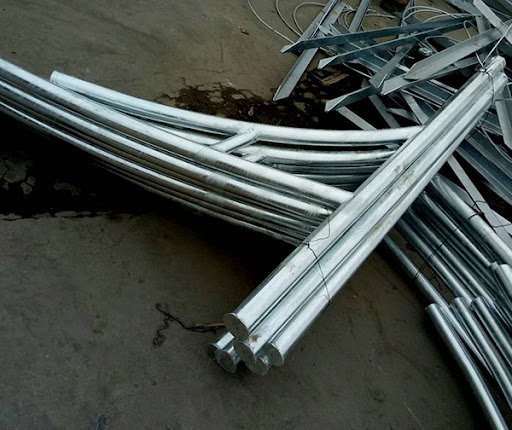Trụ và cần đèn chiếu sáng