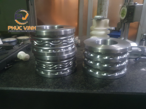 Trục cán hoa văn sắt hộp