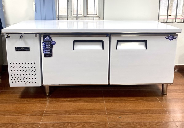 Tủ bàn làm mát trực tiếp
