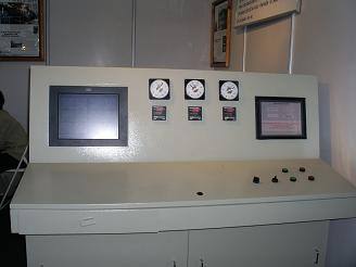 Tủ bảng điện đầu khiển máy lái