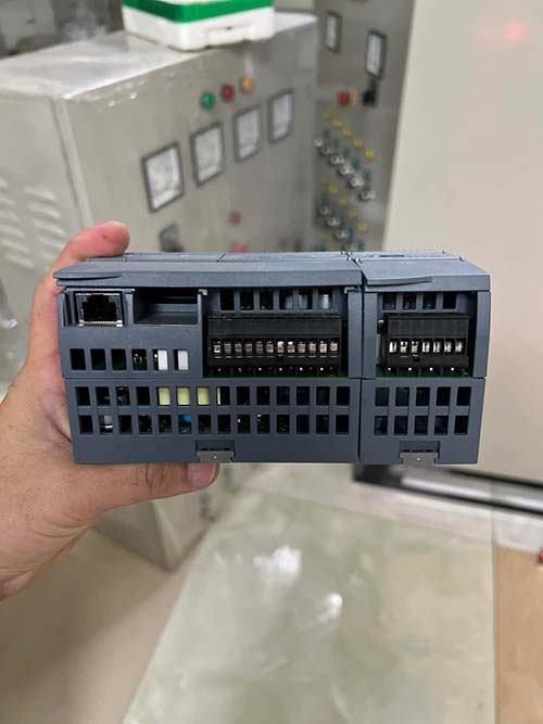 Tủ điện dùng PLC, biến tần
