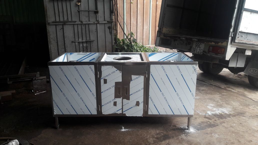Tủ đựng bát và đồ ăn thừa