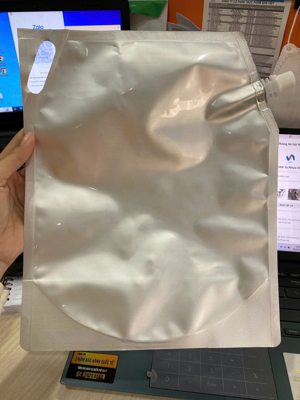 Túi nhựa gắn vòi