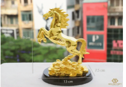 Tượng ngựa tài lộc mạ vàng