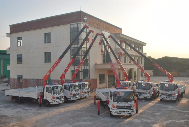 Xe tải gắn cẩu