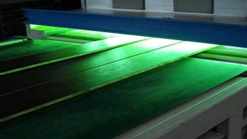 Gia công UV trên mặt ván