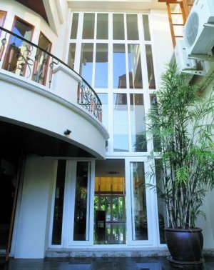 Vách kính cố định