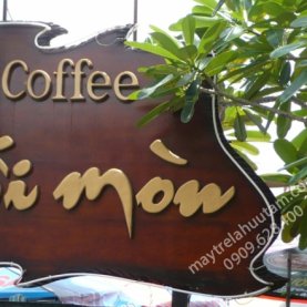 Vách bảng hiệu