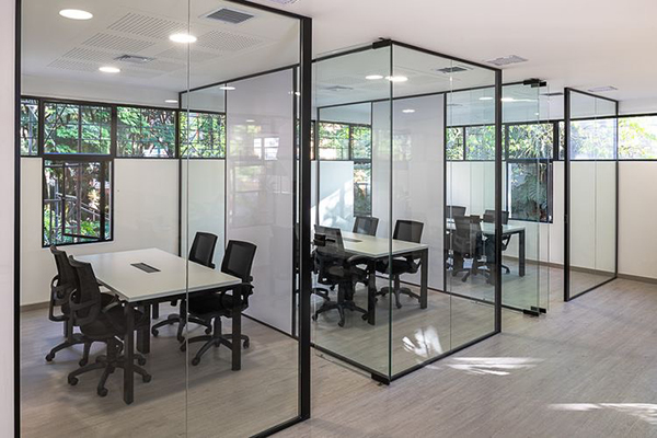 Vách kính cường lực