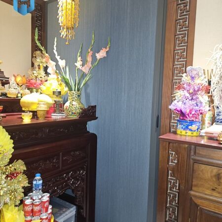 Vách tổ ong ngăn phòng thờ