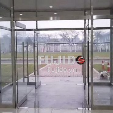 Vách kính khung inox