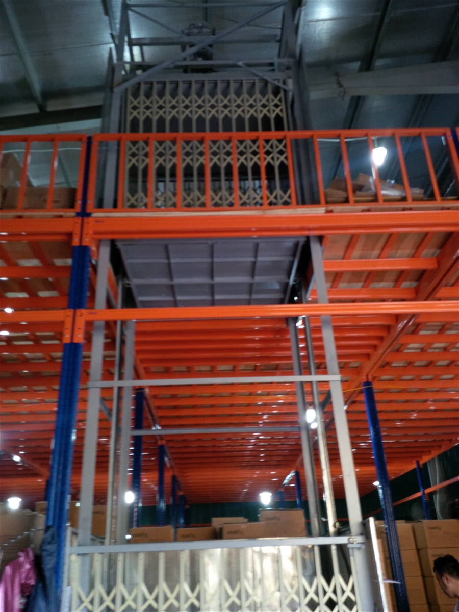 Máy vận thăng nâng hàng