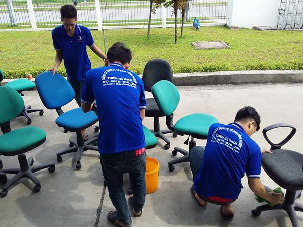 Dịch vụ vệ sinh ghế sofa, văn phòng