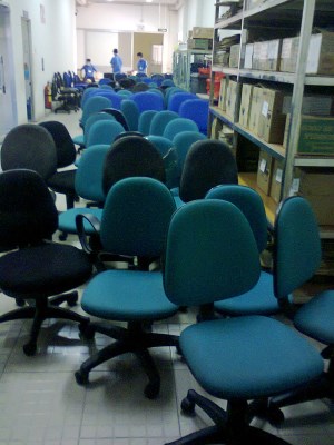 Vệ sinh máy móc, thiết bị văn phòng