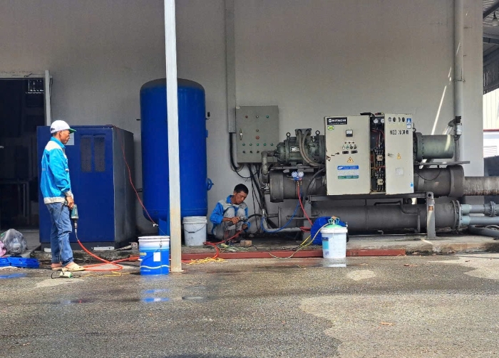 Vệ sinh bảo dưỡng chiller Hitach
