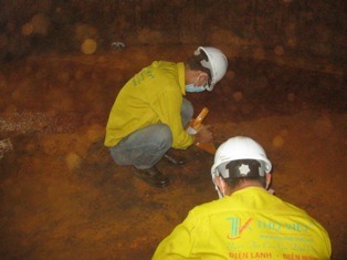 Vệ sinh bồn chứa hóa chất xăng dầu