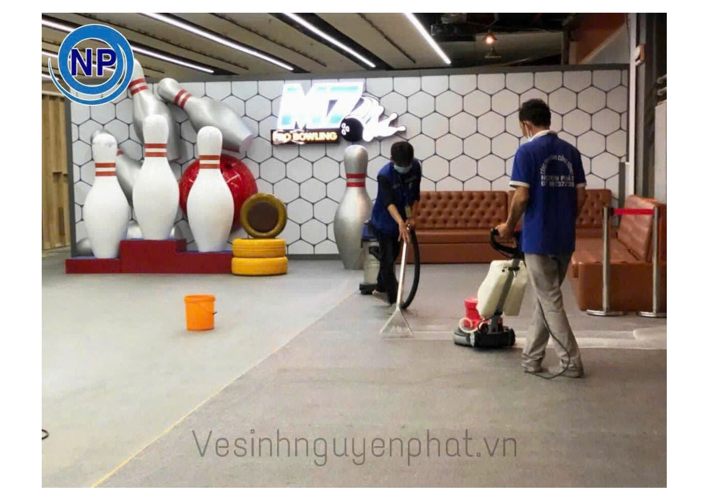 Vệ sinh cửa hàng