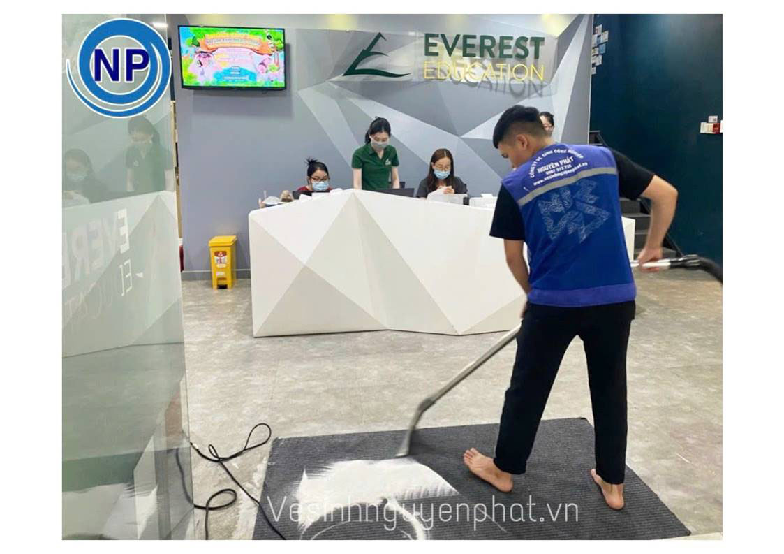 Vệ sinh cửa hàng