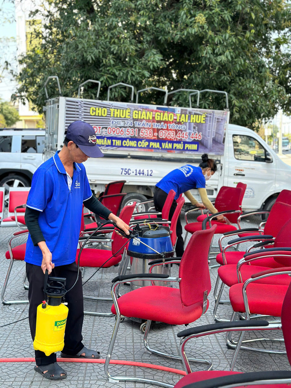 Dịch vụ vệ sinh giặt ghế văn phòng
