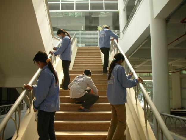 Vệ sinh tòa nhà