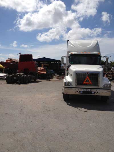 Xe containner đầu kéo Mỹ
