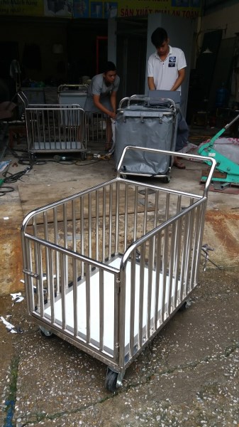 Xe đẩy y tế