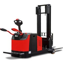 Xe nâng điện 4 bánh 1,6 tấn
